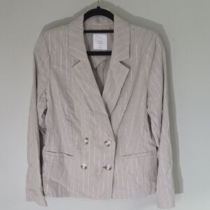 LC Lauren Conrad Silver and Cream Blazer with Tailored Silhouette